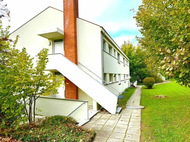 Quiet single room in a shared business apartment with a large terrace and view
