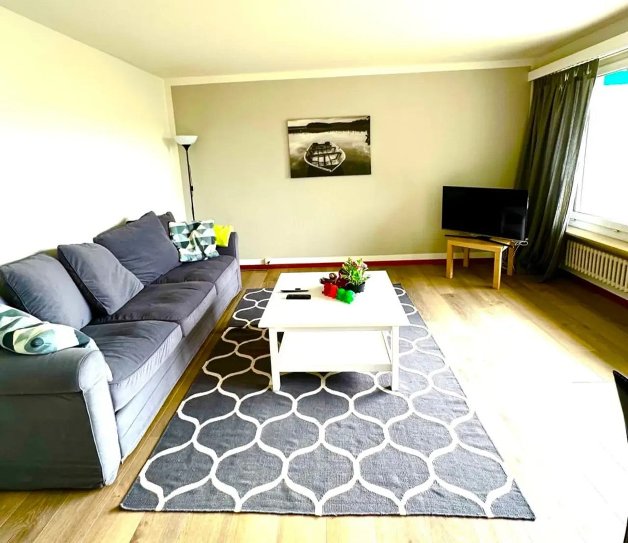 Cameră single liniștită într-un apartament de business partajat, cu terasă mare și priveliște – thumbnail 10