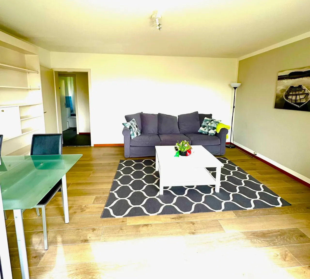 Cameră dublă frumoasă într-un apartament de business partajat, cu terasă sau grădină – photo 1