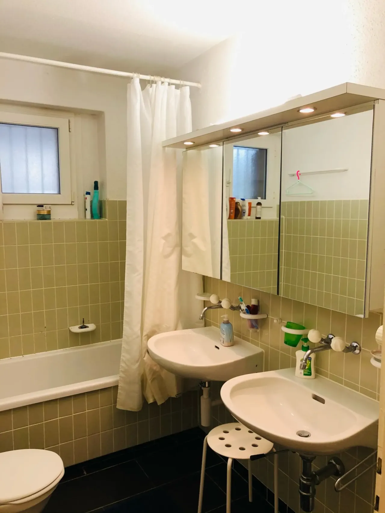 Cameră dublă frumoasă într-un apartament de business partajat, cu terasă sau grădină – thumbnail 3