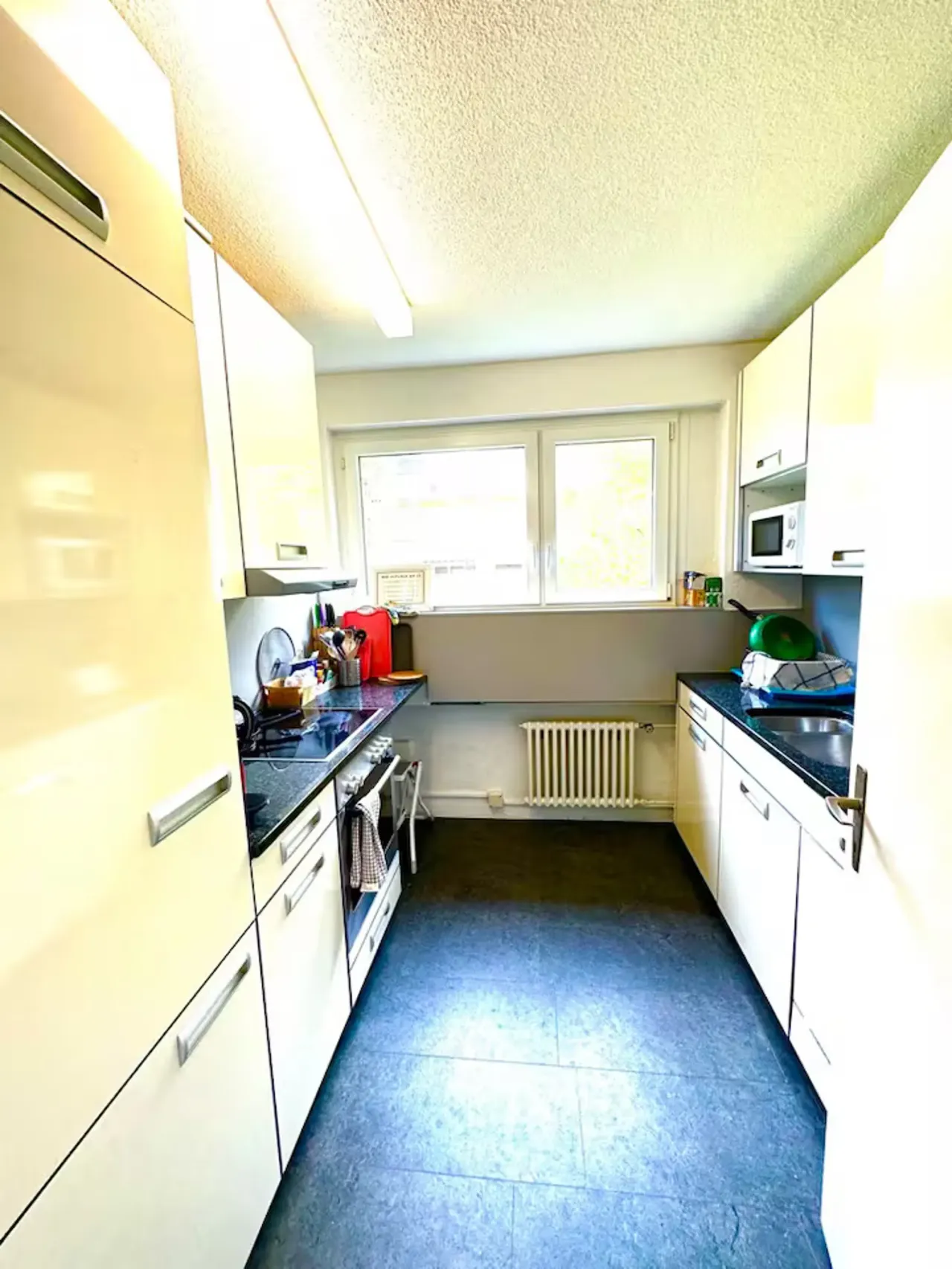 Cameră dublă frumoasă într-un apartament de business partajat, cu terasă sau grădină – thumbnail 5