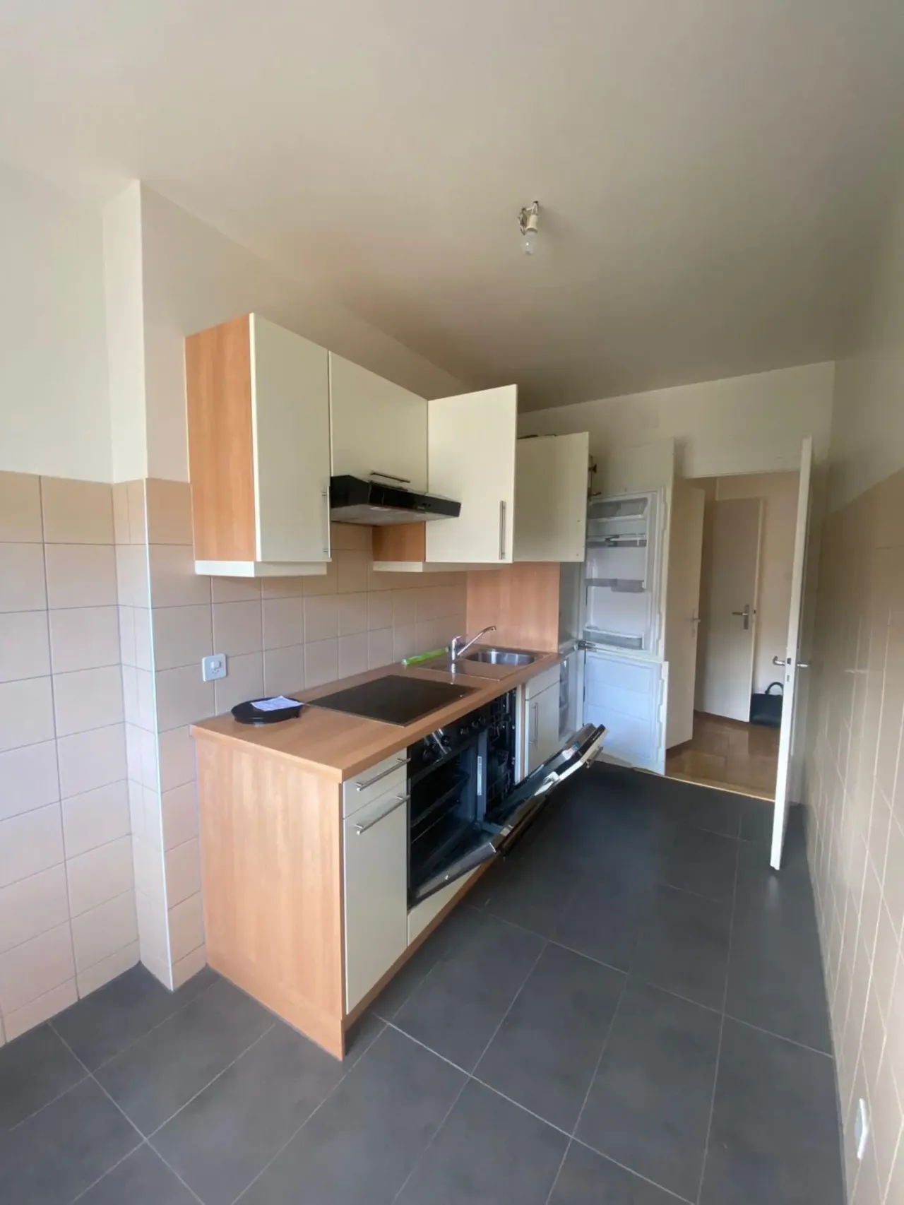 Beautiful 3.5-room apartment with large balcony – thumbnail 2