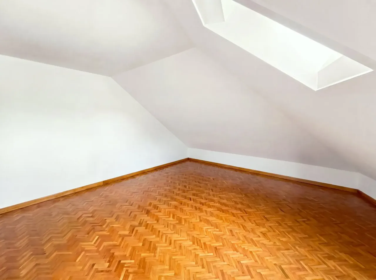 Duplex de 4 camere cu balcon la mansardă – thumbnail 12