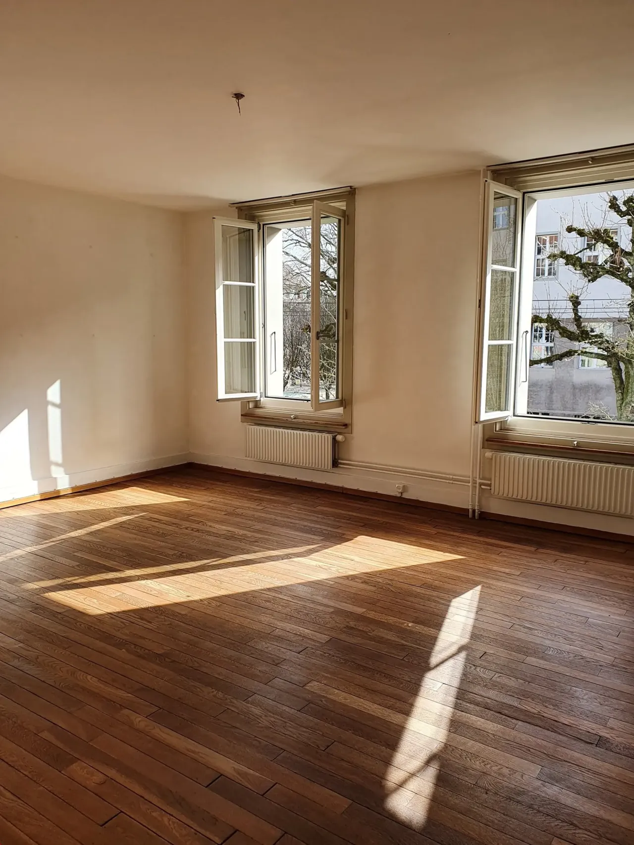 Închiriere temporară: apartament de 2,5 camere până la sfârșitul lunii aprilie 2027 – thumbnail 2