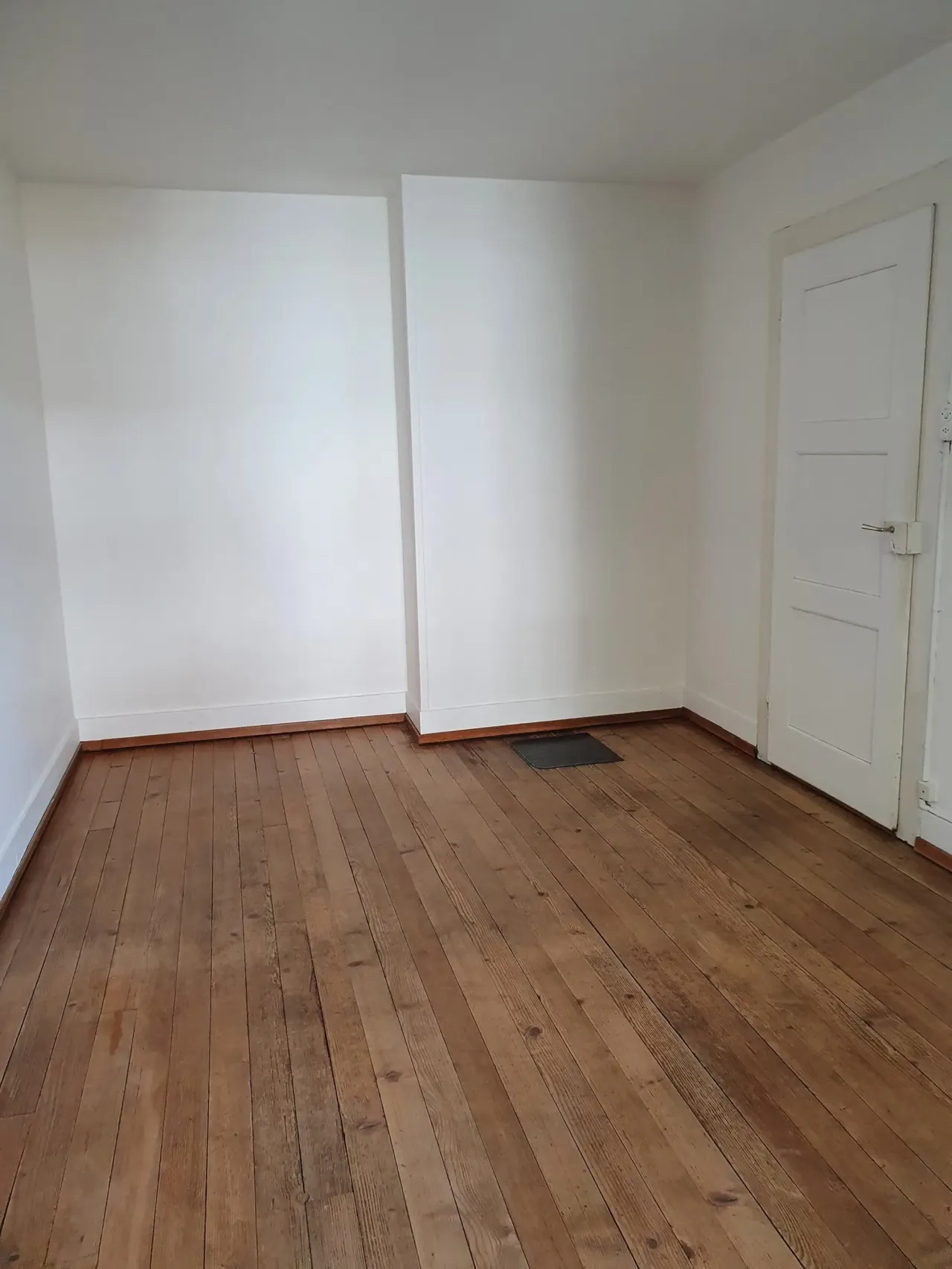 Închiriere temporară: apartament de 2,5 camere până la sfârșitul lunii aprilie 2027 – thumbnail 3