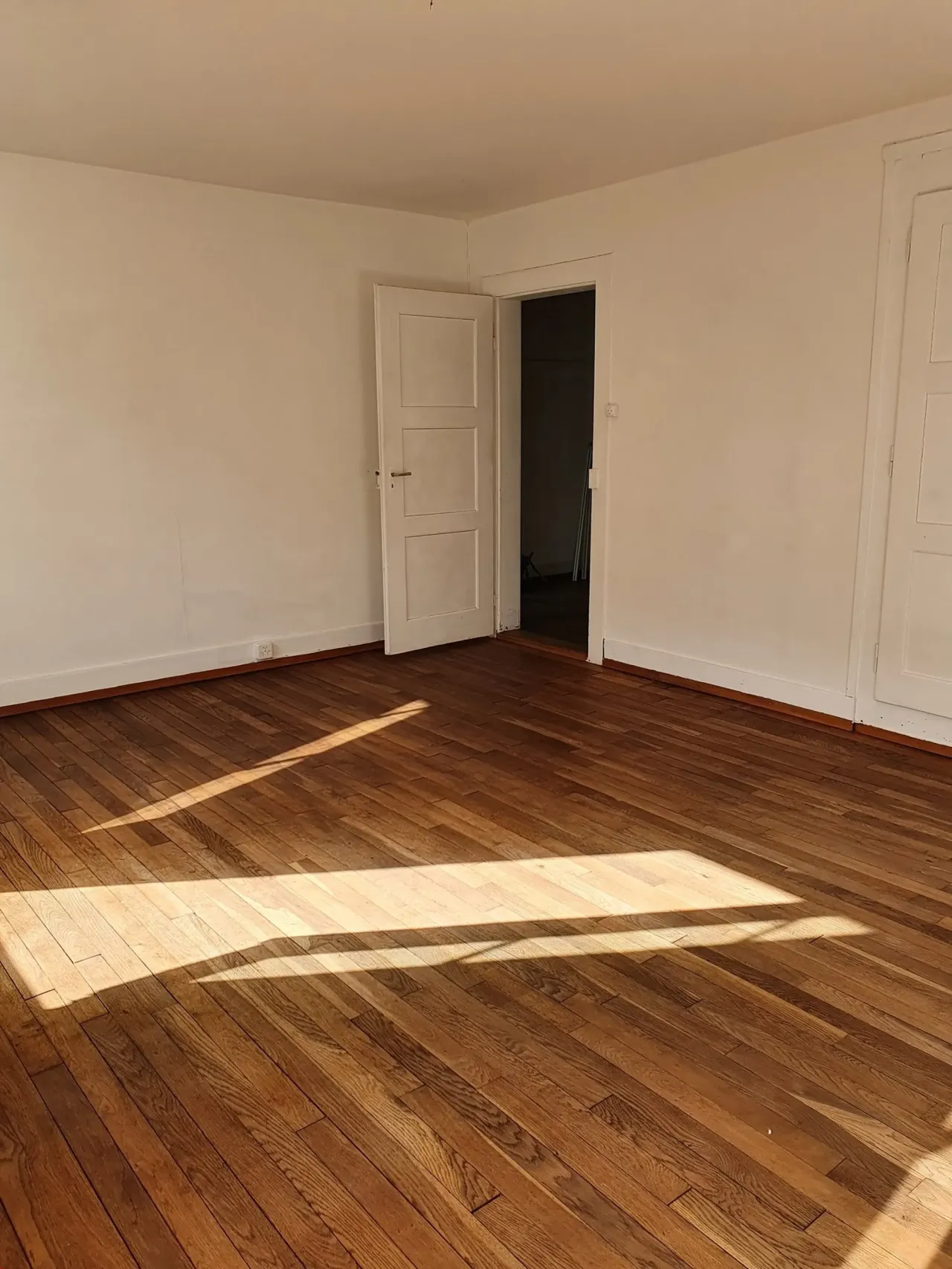 Închiriere temporară: apartament de 2,5 camere până la sfârșitul lunii aprilie 2027 – thumbnail 8