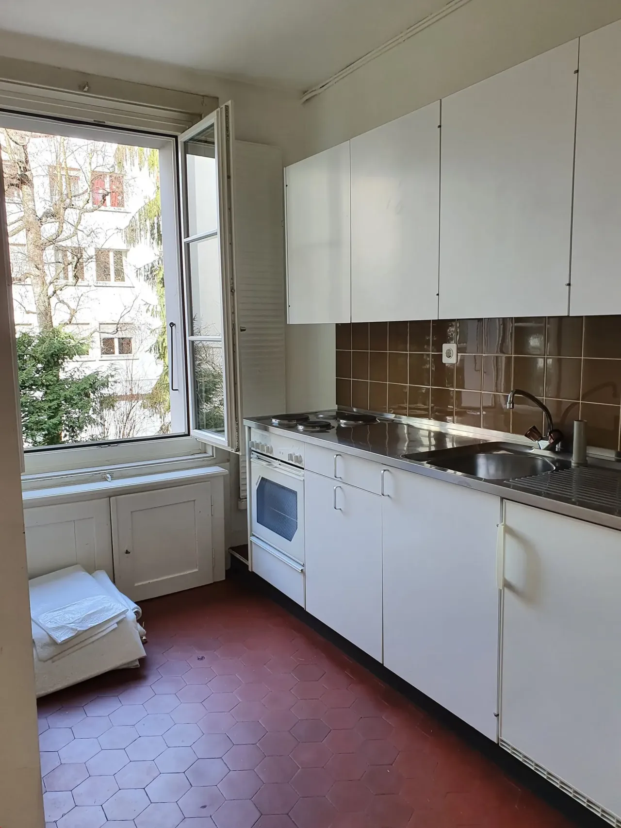 Închiriere temporară: apartament de 2,5 camere până la sfârșitul lunii aprilie 2027 – thumbnail 10