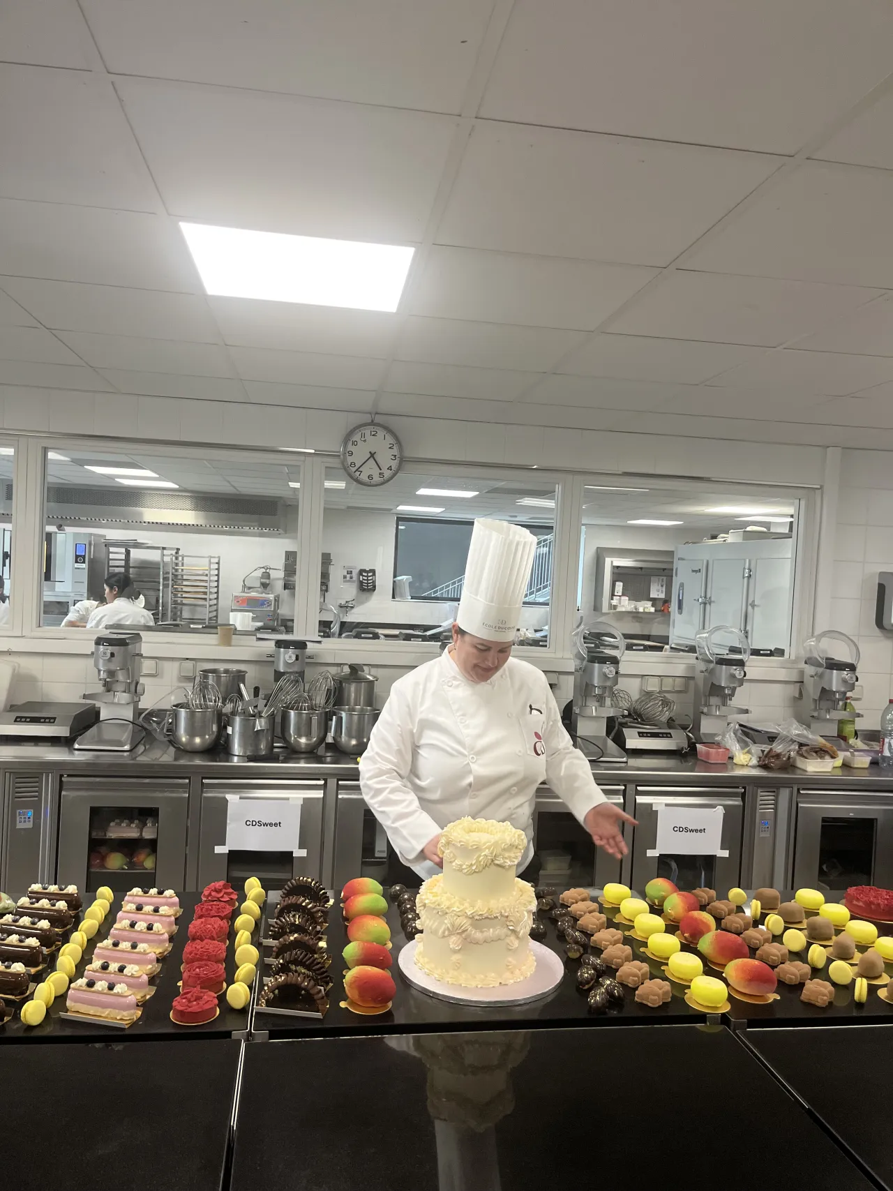 Senior / Pastry Chef (Disponibil de la 01.11.2026 – Oriunde în Elveția) BUNĂ ZIUA! Cu peste 25 de ani de experiență ded – photo 1